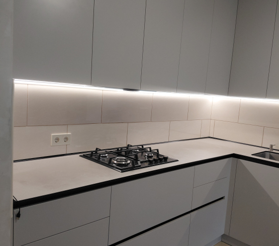 Як ми встановили сучасну кухню: Blum, HPL-стільниця та максимум зручності